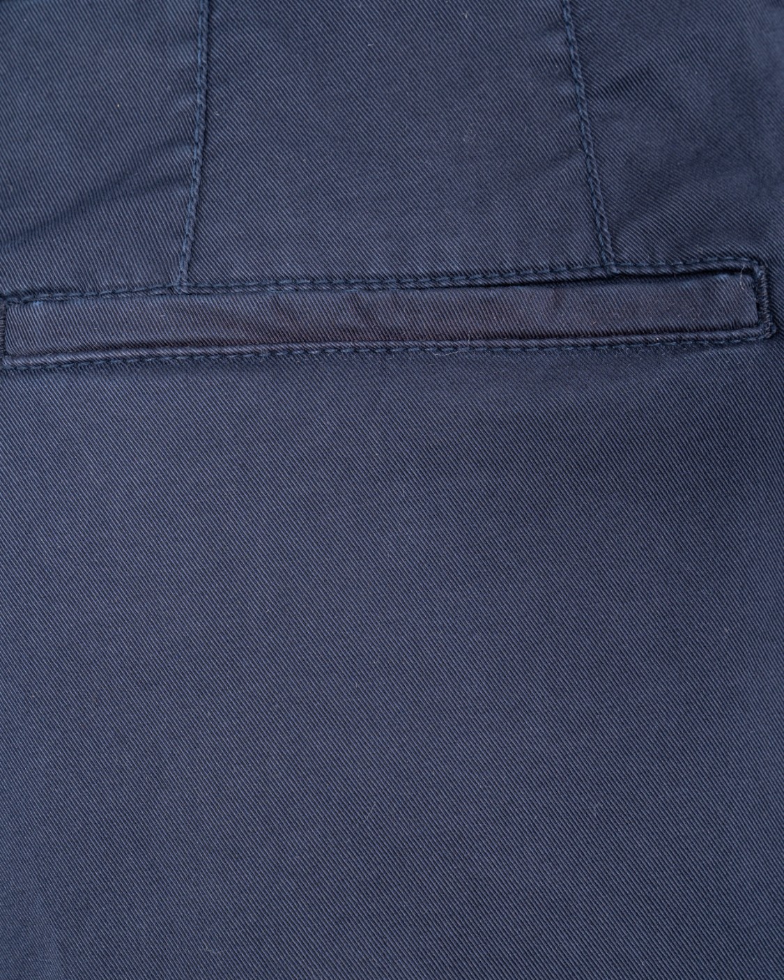 shop BRUNELLO CUCINELLI  Pantalone: Brunello Cucinelli pantaloni leisure fit in gabardina di cotone American Pima comfort tinto capo con pince.
Chiusura a zip con bottone, gancetto in metallo e controbottone.
Tasche frontali "americane".
Pince.
Tasche posteriori a filetto.
Fondo 18 cm.
Leisure fit: cavallo e bacino sono morbidi e i volumi sulla gamba sono affusolati.
Composizione: 97% COTONE, 3% ELASTAN.
Made in Italy.. M289LE1950-C2517 number 9458836